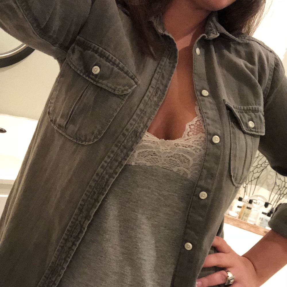 Button up shirt - Picture 2 of 4